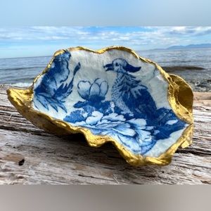 Decorative Sea Shells. Decoupage and glitter varieties.